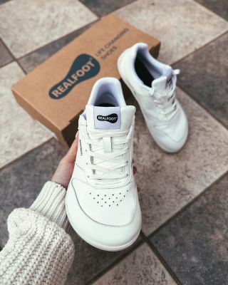 Your feet deserve only the best, and not just in spring! 🙏 With Realfoot shoes you will experience maximum comfort at...