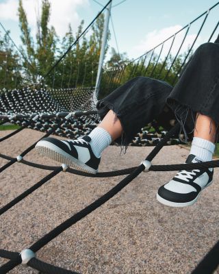 Wherever you go this spring, Realfoot shoes will support the lightness and comfort of your feet with every step.👣 __ Ať se...